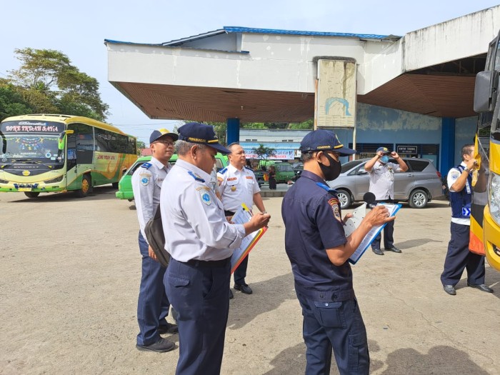 INSPEKSI KESELAMATAN LLAJ (RAMP CHECK) KENDARAAN ANGKUTAN UMUM (ORANG DAN BARANG) DALAM RANGKA PERSIAPAN TAHUN BARU 2023 TAHAP II